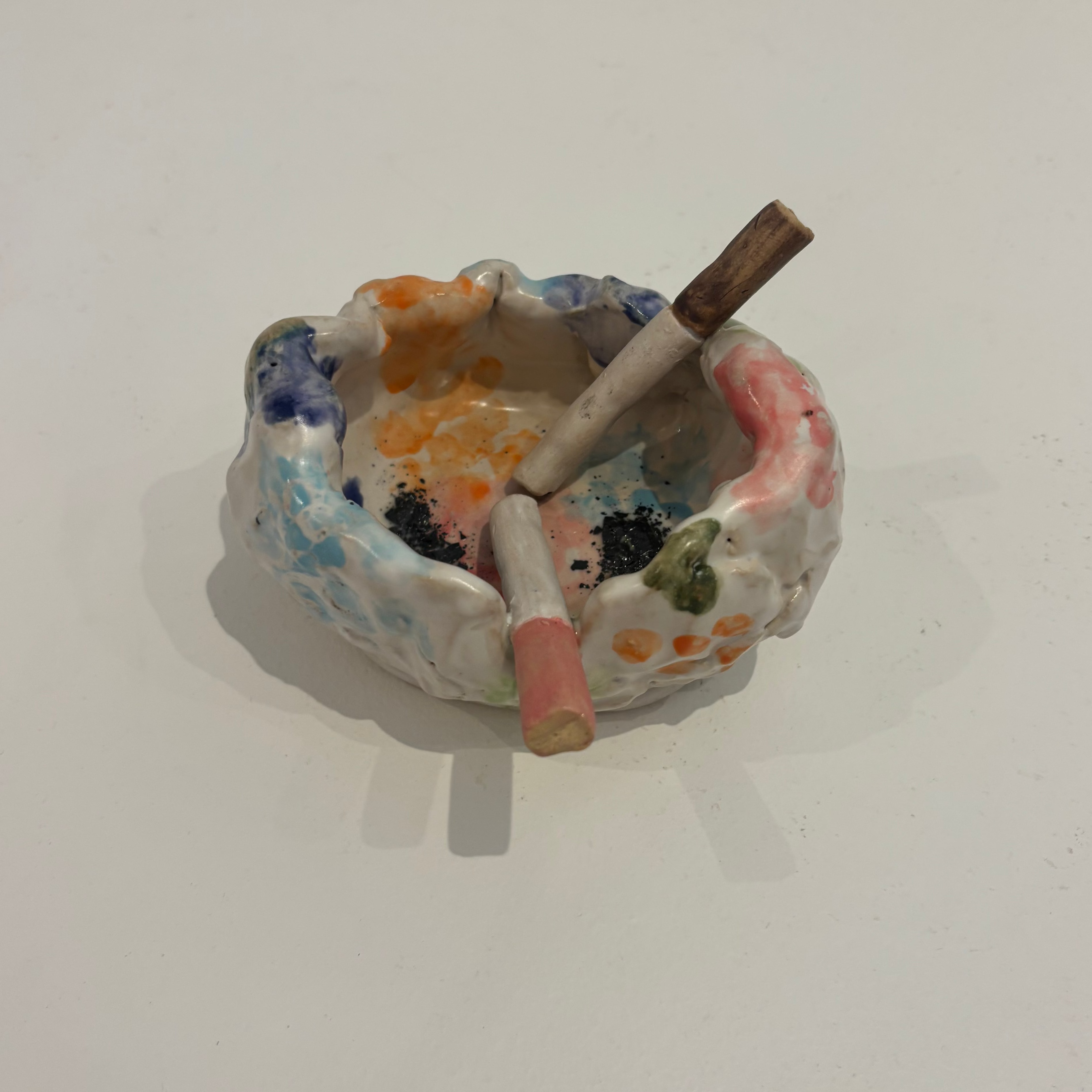 Colourful ceramic ashtray - oval with 2 cigarettes