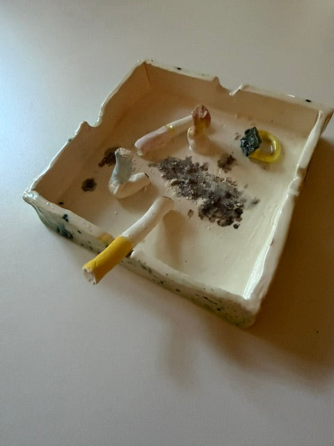 Ceramic square ashtray with matches square