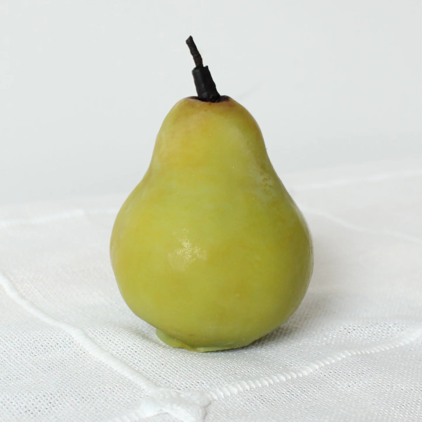 Beeswax Bartlett Green Pear Candle