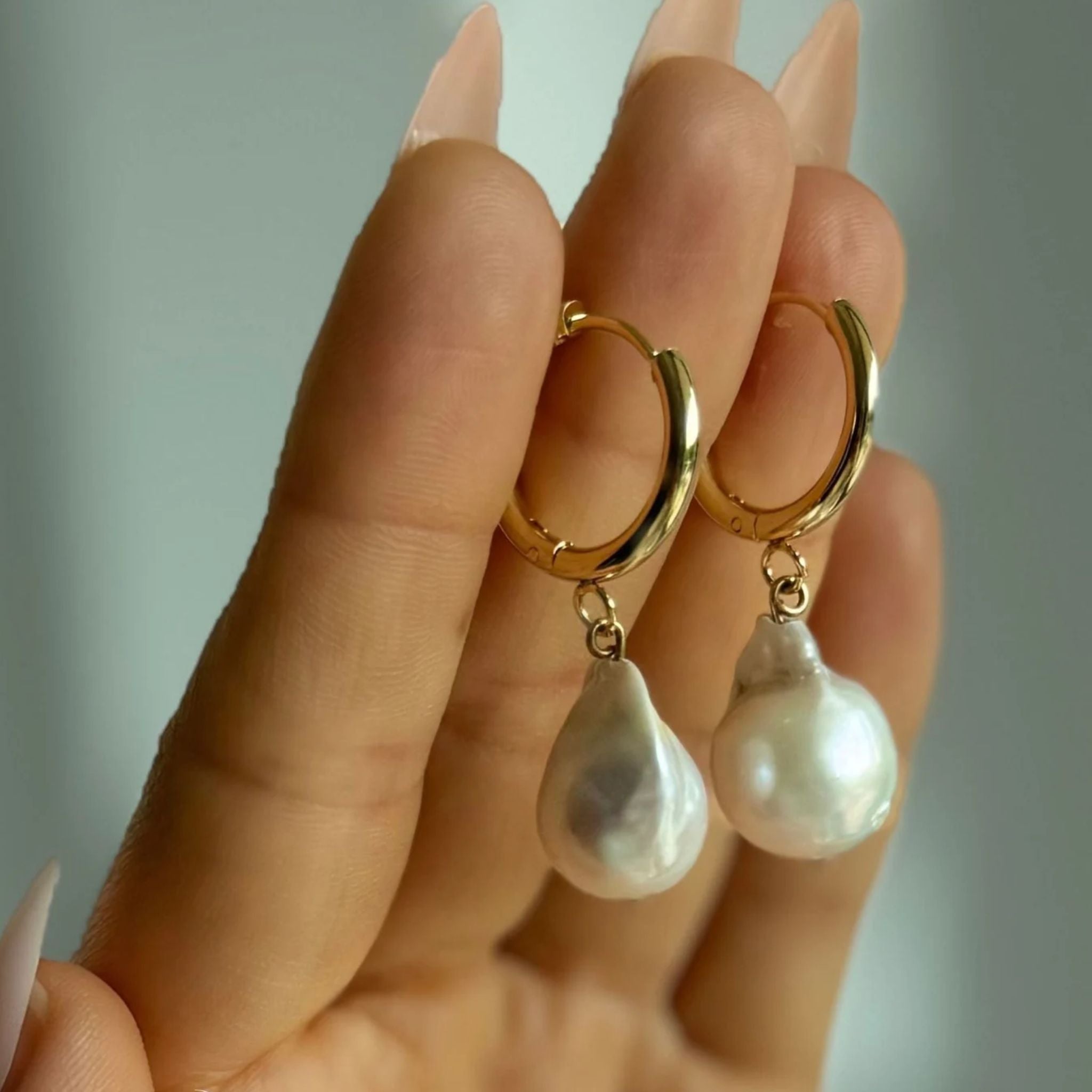 WILYMI Clarity Baroque Pearl Hoops