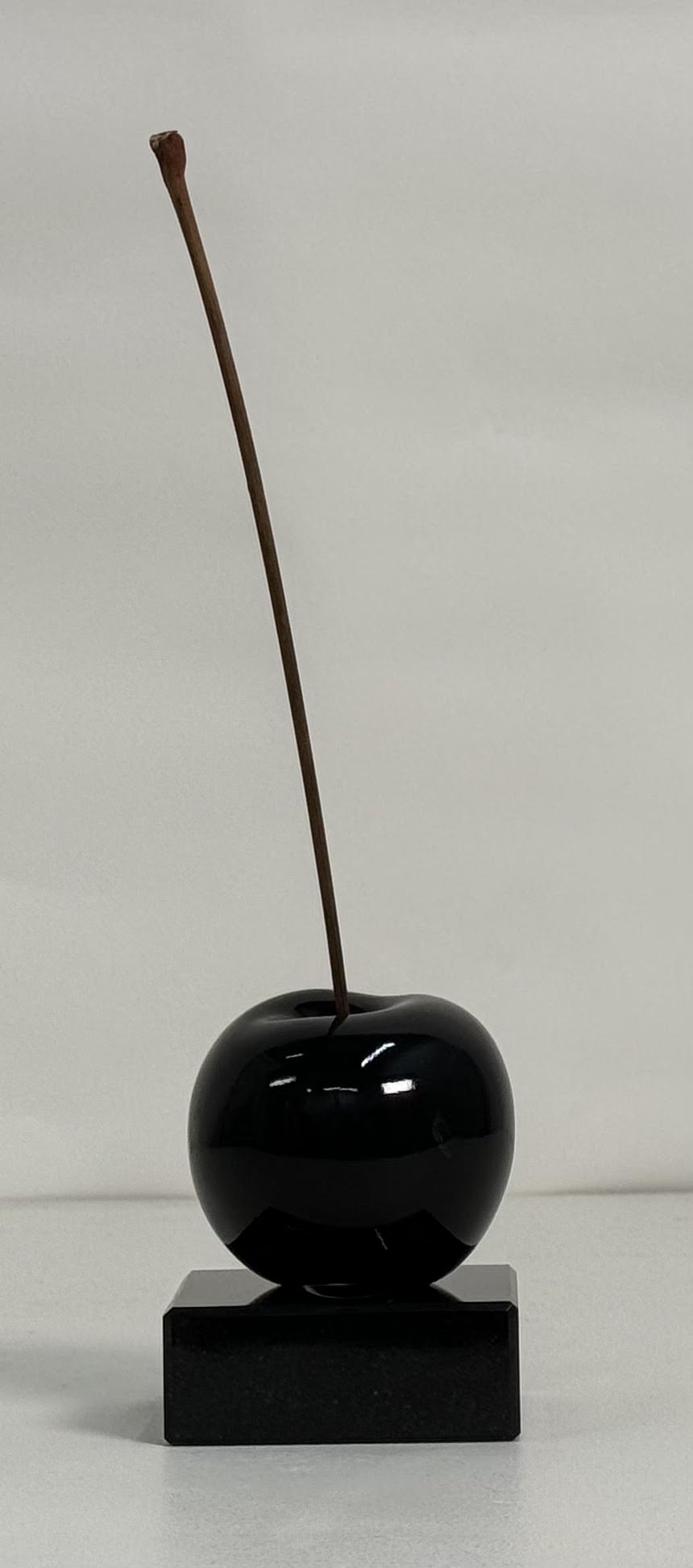 “BLACK APPLE w/ STEM”