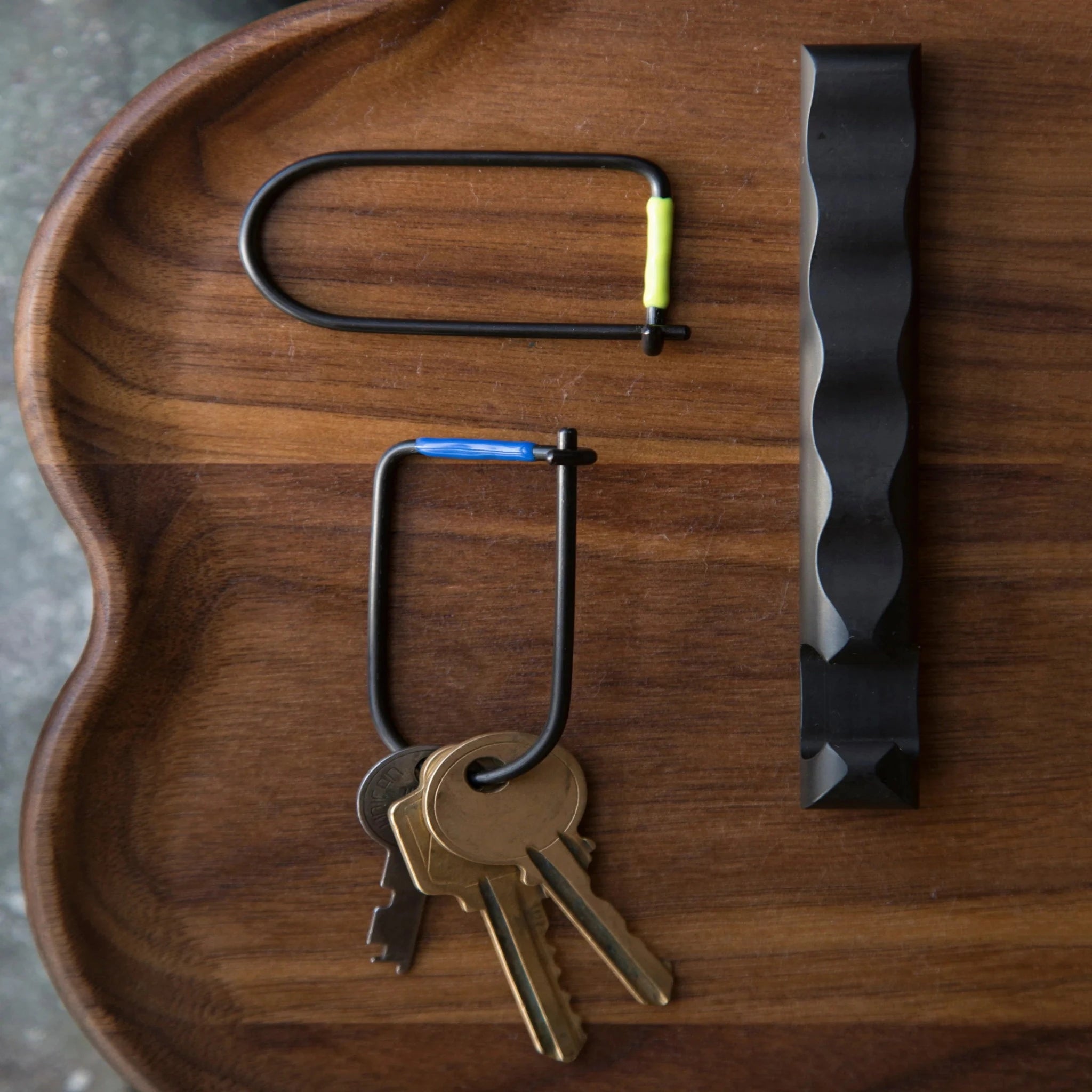 Wilson Keyring | Vapor Black Enameled